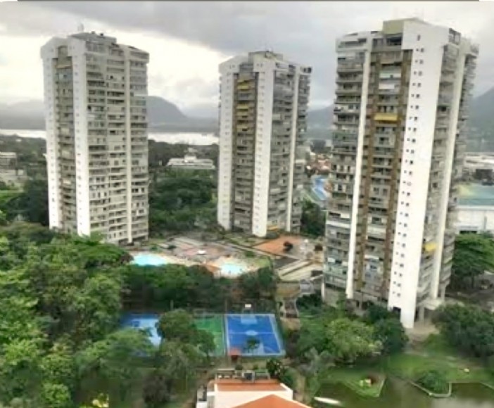 DIREITO E AÇÃO, DO APTO 2006, BLOCO 4, C/ 01 VAGA DE GARAGEM, SITUADO NA AV. PREFEITO DULCÍDIO CARDOSO, Nº 2500 - FREGUESIA DE JACAREPAGUÁ/RJ, localizado em Rio De Janeiro - RJ
